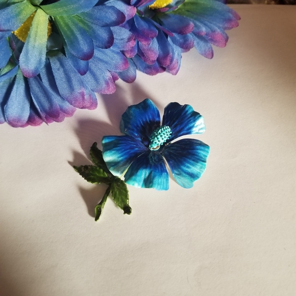 Beautiful VTG Flower Brooch - Picture 8 of 8